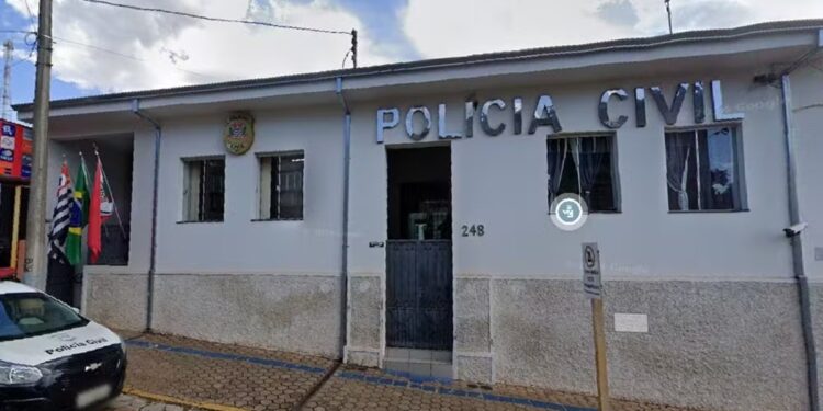 Homem é esfaqueado durante discussão com ex-companheira e filho dela em Piraju
