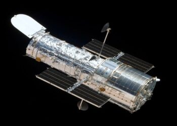 Rápido e brilhante: telescópio espacial Hubble cruza céu do interior de SP nos próximos dias; confira os horários