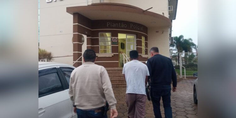 Polícia prende dois homens e uma mulher por descumprimento de medidas protetivas na região de Itapetininga