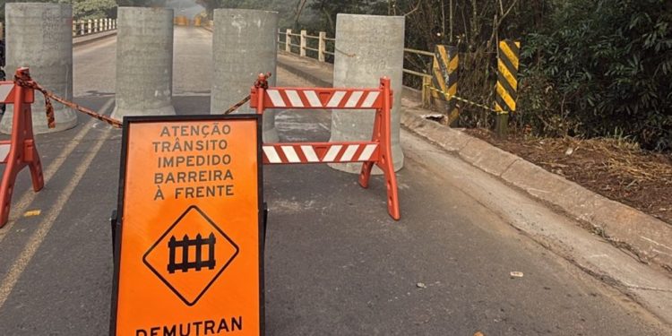 Ponte interditada causa transtornos para moradores de Iperó e Tatuí