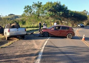 Motorista perde o controle em curva e bate de frente com outro veículo em rodovia de Cesário Lange